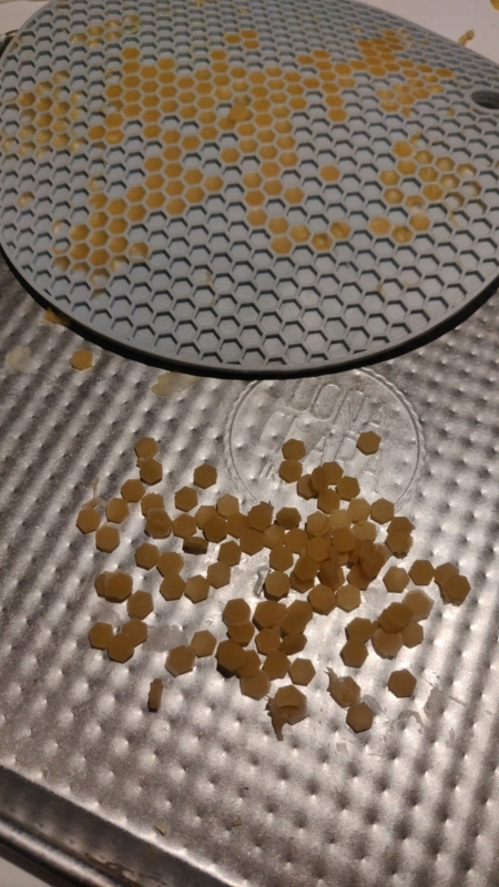 Cera de abeja en pellets